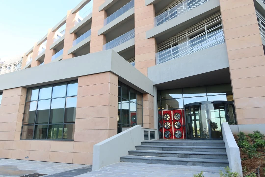 Έλεγχος αεροστεγανότητας κτιρίου μεγάλης κλίμακας